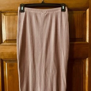 Mauve ribbed midi skirt with slit